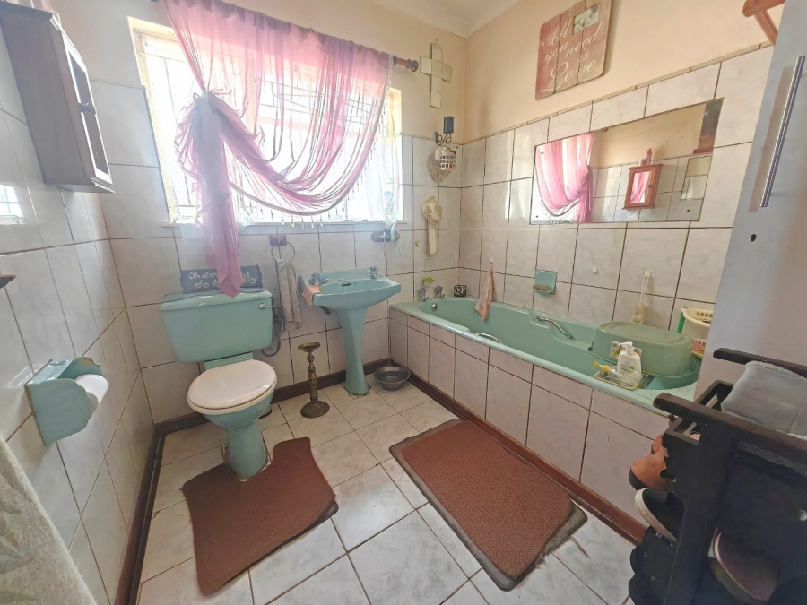 8 Bedroom Property for Sale in Fleurdal Free State